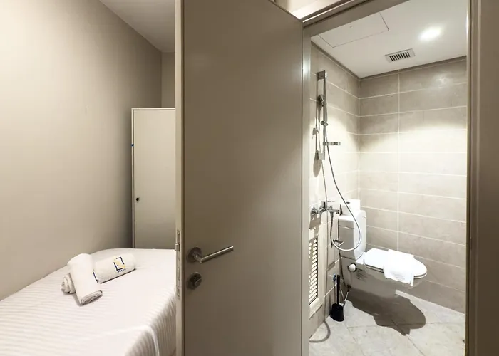 The Platinum Perch 2bdr Pool View Free Pool & Access Apartment