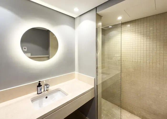The Platinum Perch 2bdr Pool View Free Pool & Access Apartment *
