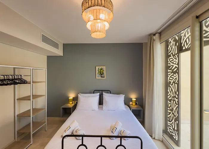 The Platinum Perch 2bdr Pool View Free Pool & Access Apartment *