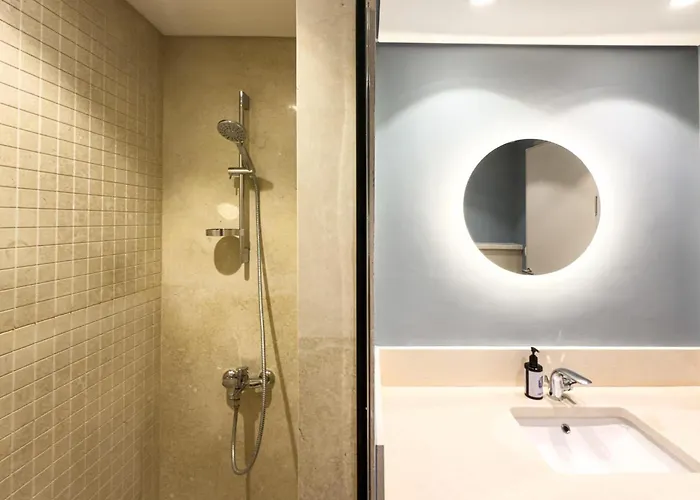 The Platinum Perch 2bdr Pool View Free Pool & Access Apartment *